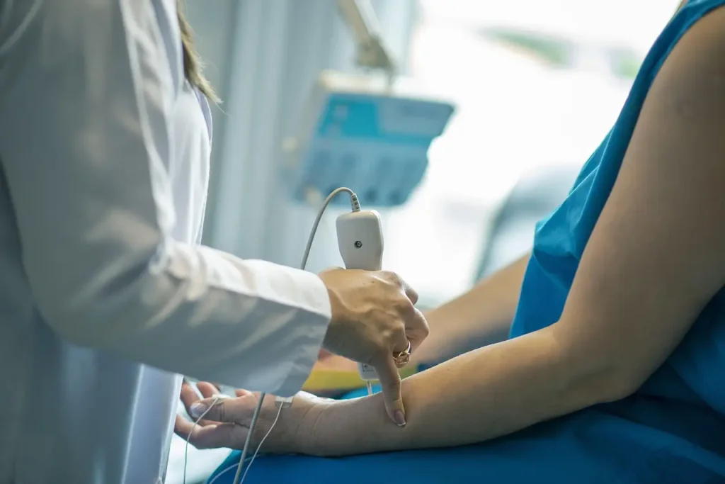 A doctor practicing clinical medicine methods by performing a bedside examination. Learn how to take patient history, improve communication skills, and master physical examination in real clinical settings.